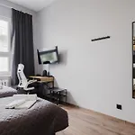 Hala - Na Wylacznosc Tuz Przy Dworcu
