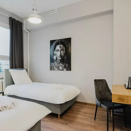 Hostel Hala - Na Wylacznosc Tuz Przy Dworcu *