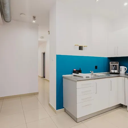 Hostel Hala - Na Wylacznosc Tuz Przy Dworcu *