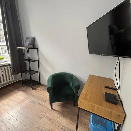 Hostel Hala - Na Wylacznosc Tuz Przy Dworcu *