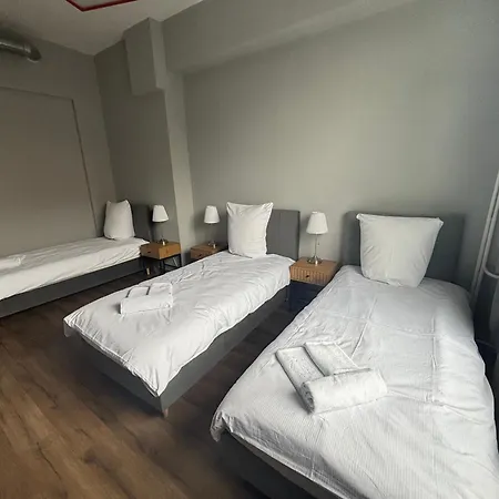 Hostel Hala - Na Wylacznosc Tuz Przy Dworcu