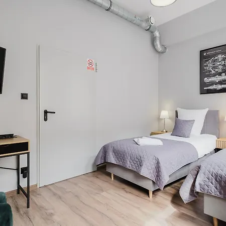 Hala - Na Wylacznosc Tuz Przy Dworcu Хостел *