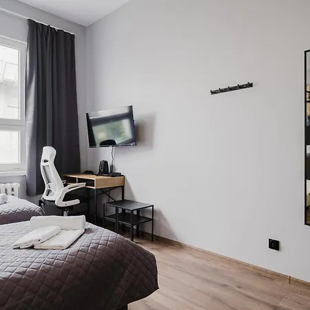 Hala - Na Wylacznosc Tuz Przy Dworcu