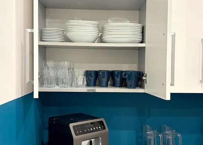 Hala - Na Wylacznosc Tuz Przy Dworcu *