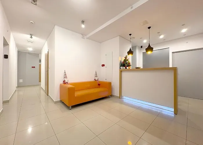 Hala - Na Wylacznosc Tuz Przy Dworcu Vandrerhjem *