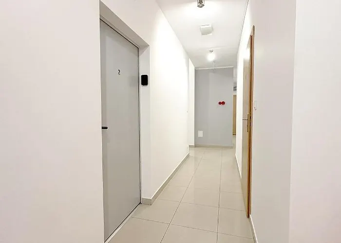 Hala - Na Wylacznosc Tuz Przy Dworcu * Gdynia