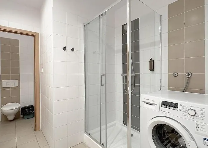 Hala - Na Wylacznosc Tuz Przy Dworcu Vandrerhjem *