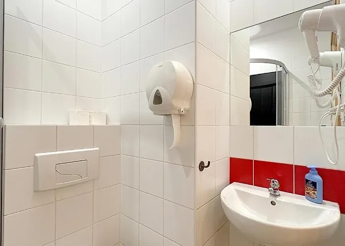 Hala - Na Wylacznosc Tuz Przy Dworcu