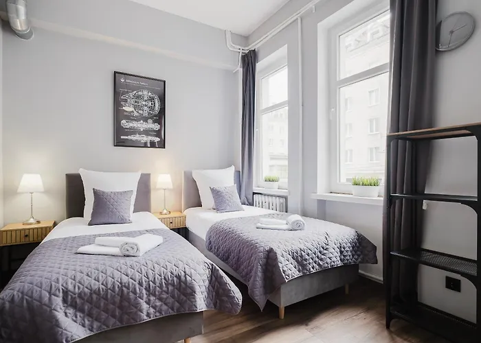 Hala - Na Wylacznosc Tuz Przy Dworcu * Gdynia