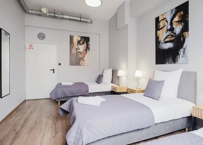 Hala - Na Wylacznosc Tuz Przy Dworcu Vandrerhjem *